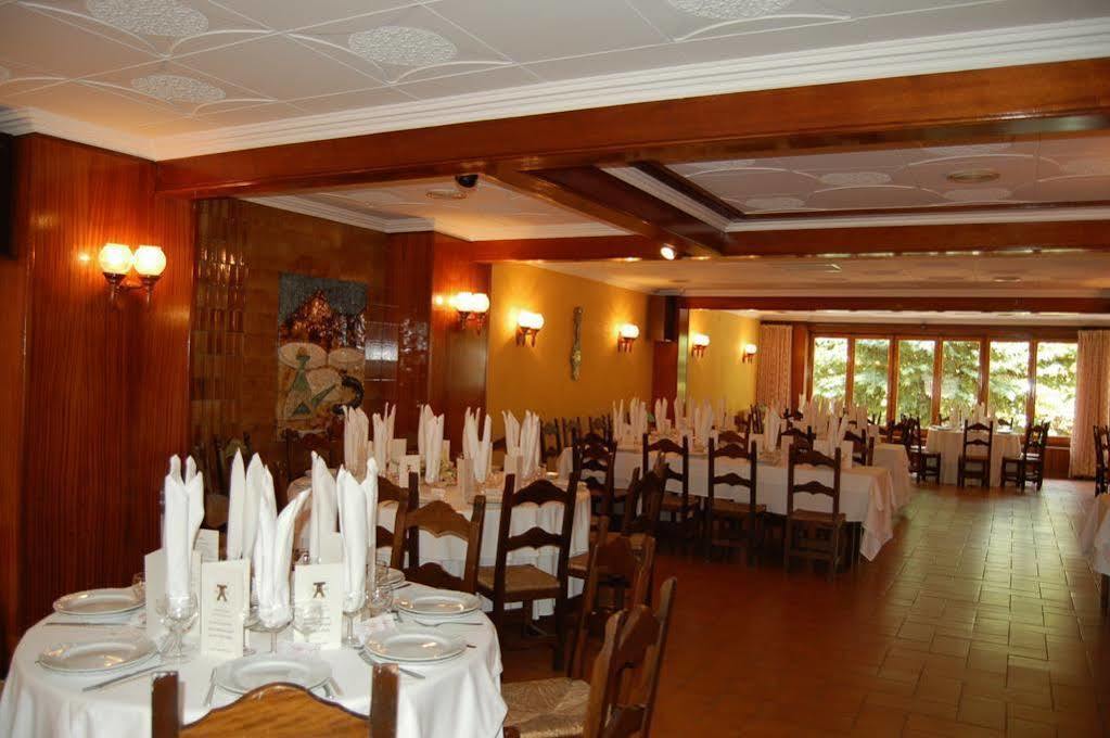 Hostal Torras Sant Hilari Sacalm Exterior photo