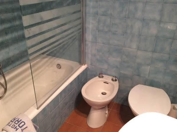 Hostal Torras Sant Hilari Sacalm Exterior photo