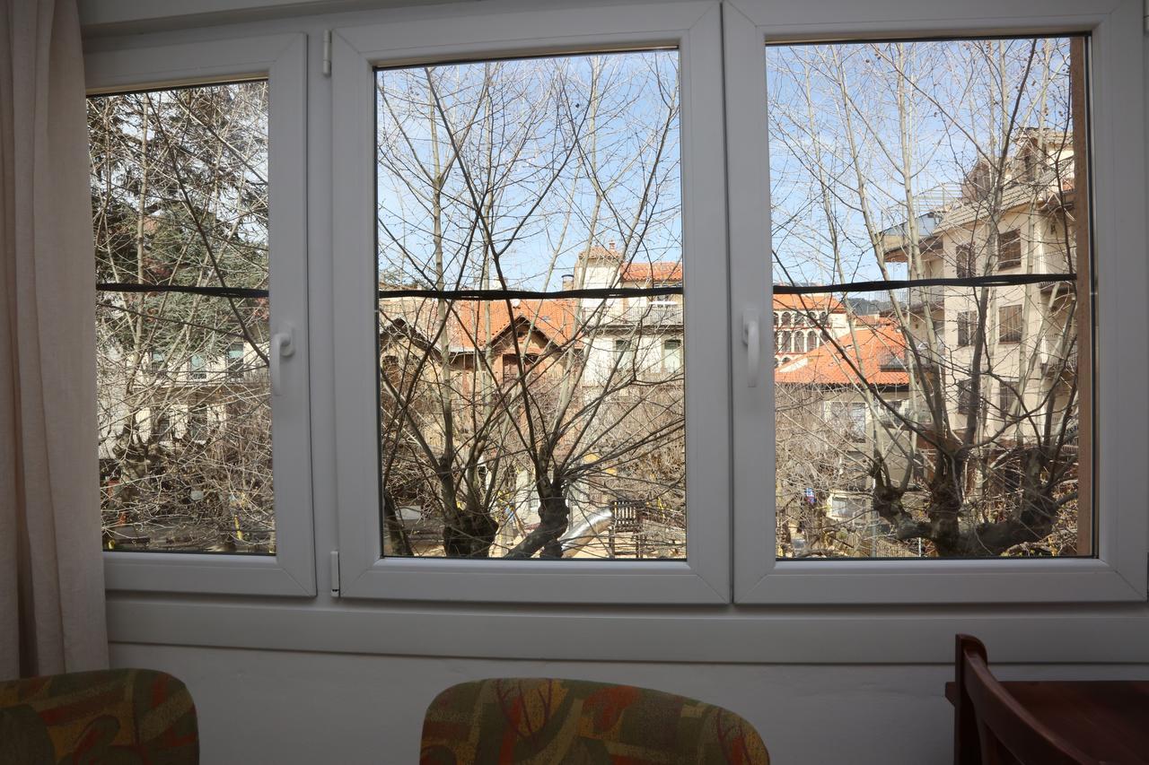 Hostal Torras Sant Hilari Sacalm Exterior photo