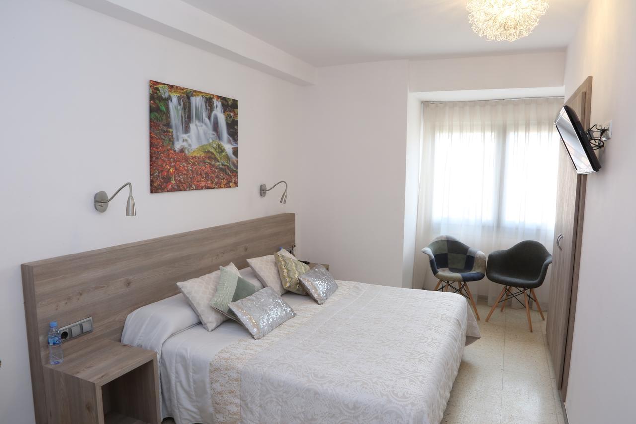 Hostal Torras Sant Hilari Sacalm Exterior photo