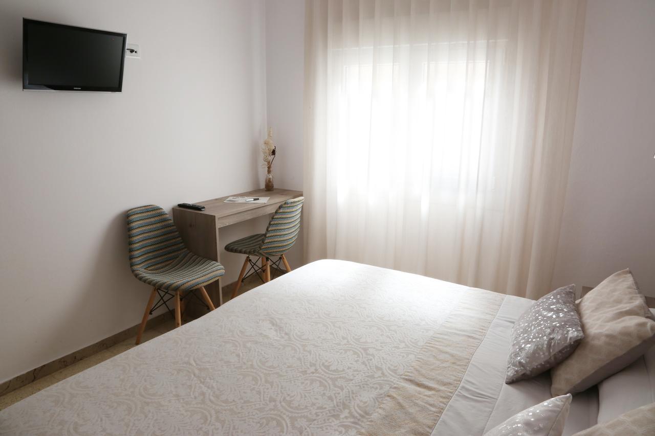 Hostal Torras Sant Hilari Sacalm Exterior photo