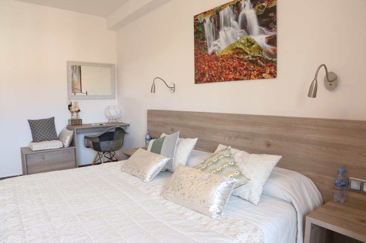 Hostal Torras Sant Hilari Sacalm Exterior photo