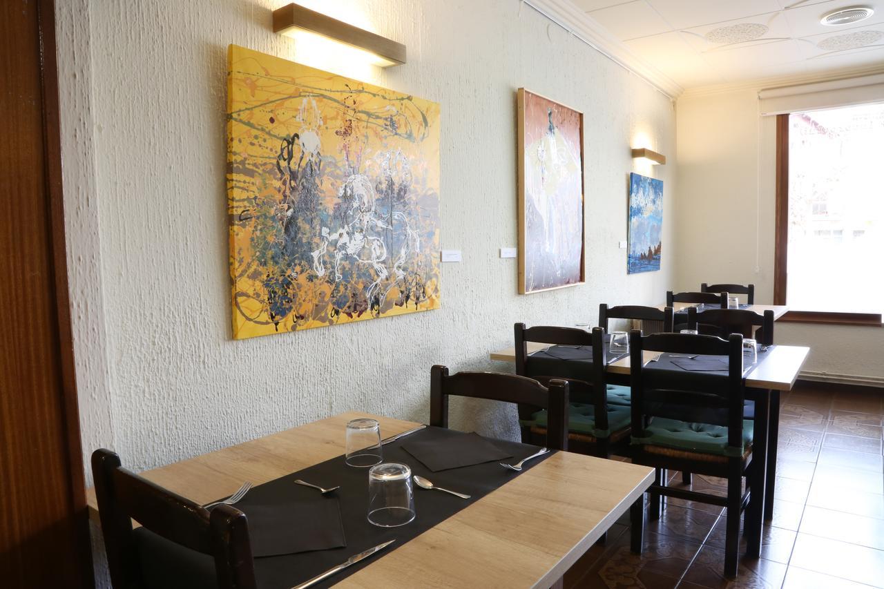 Hostal Torras Sant Hilari Sacalm Exterior photo
